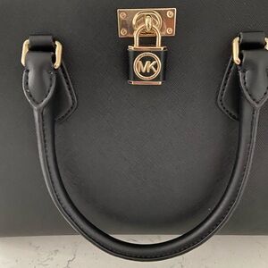 LIKE NEW!!!!  MICHAEL KORS RUBY MEDIUM SAFFIANO LEATHER SATCHEL WITH DUST BAG!!!